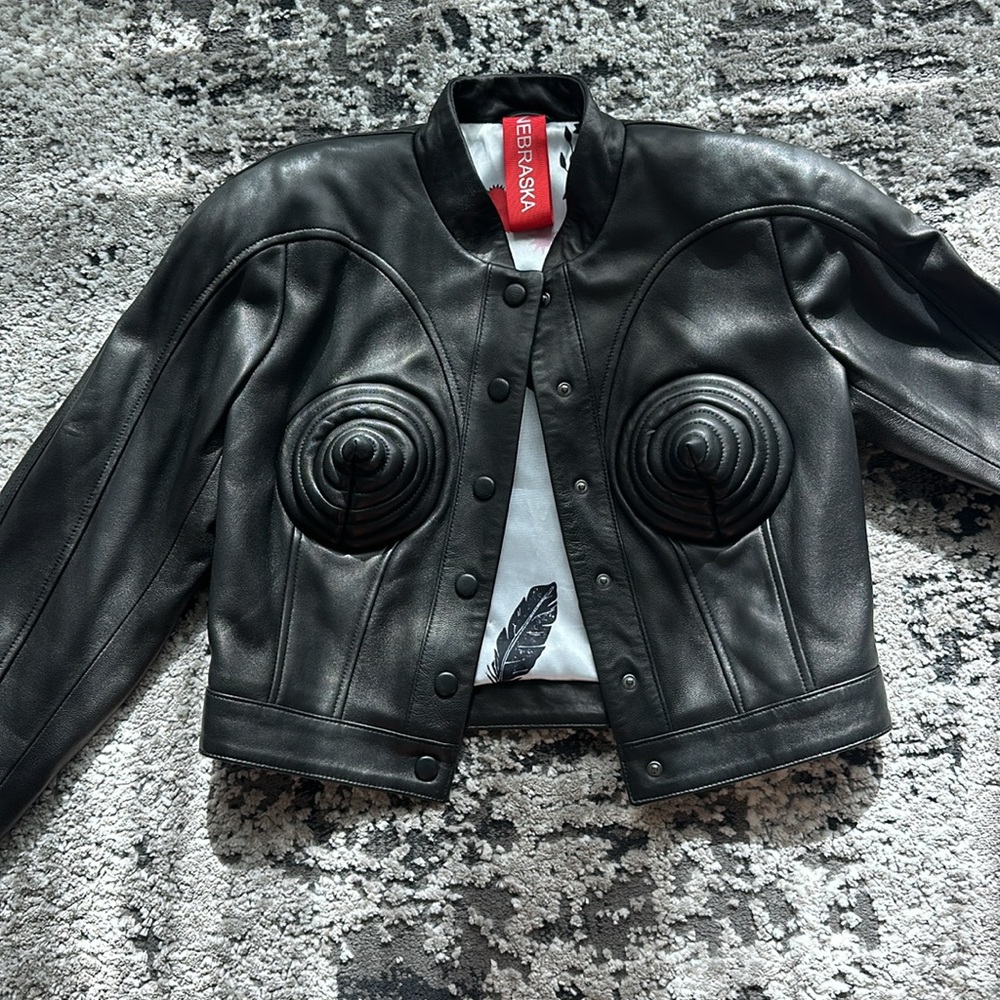 Unused brand new exclusive jacket a la Madonna. Genuine leather. Size small.